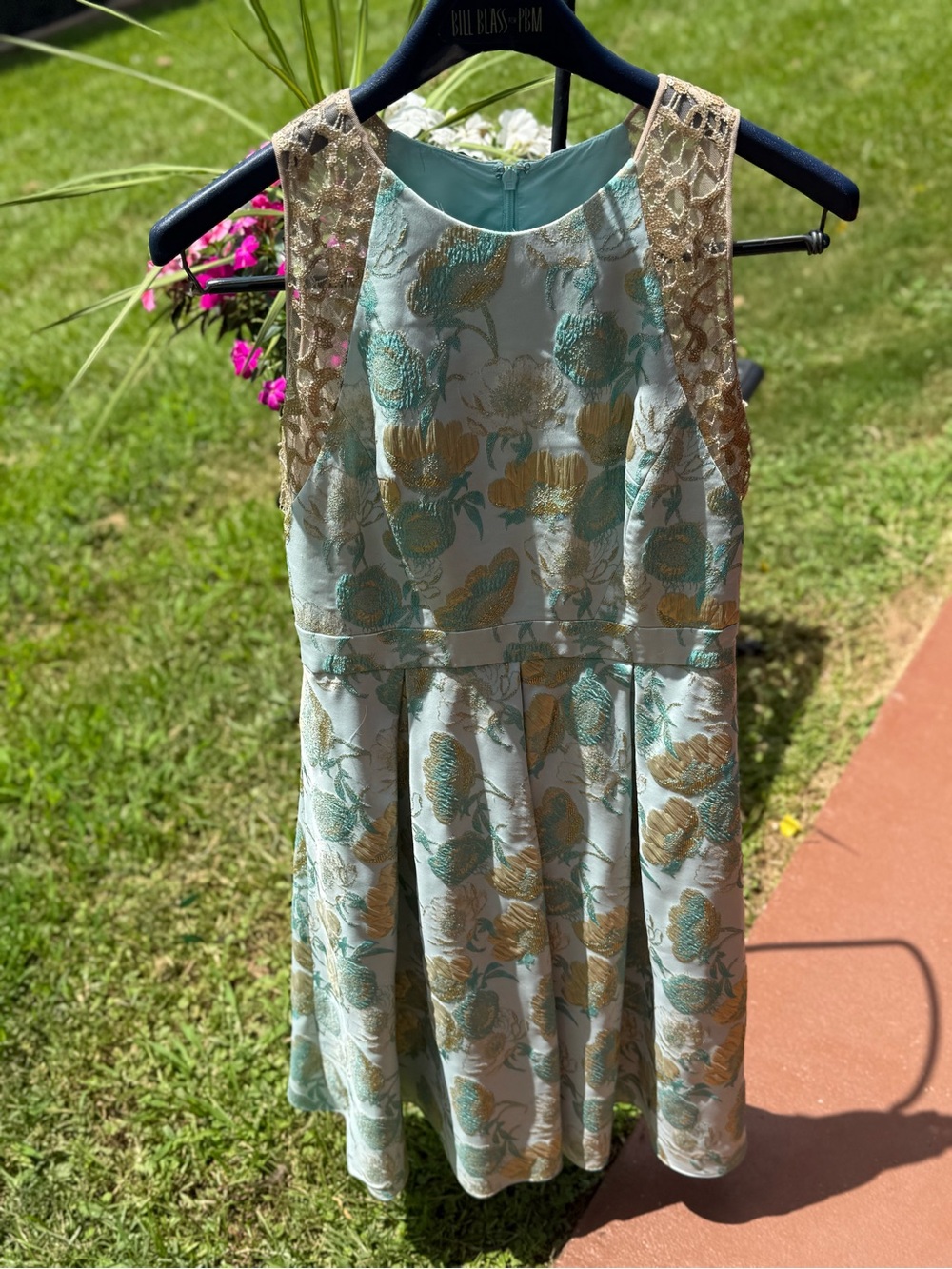 NWOT Carmen Marc Valvo Metallic Floral Jacquard Fit & Flare Dress Size 4